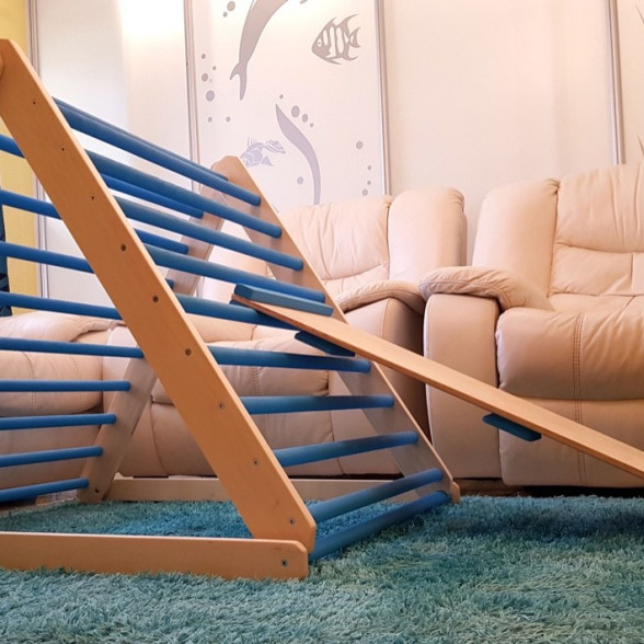 Baby climbing toy with modifiable colors