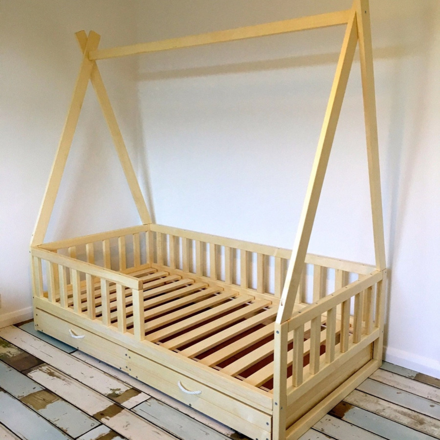 childrens wooden beds
