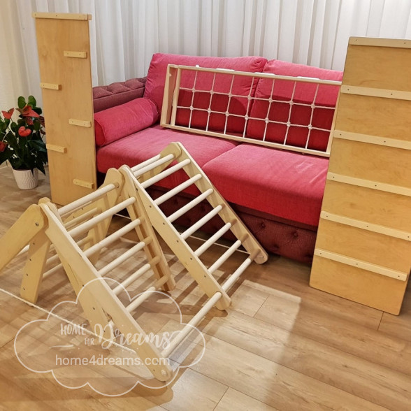 Indoor climbing toy for toddlers and its accessories in a living room