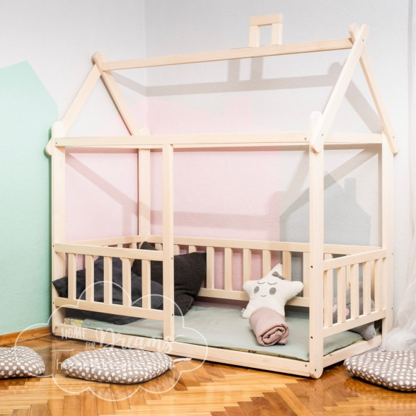 A Montessori baby bed